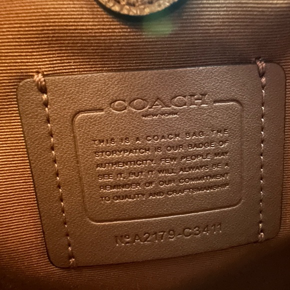 Coach Small Town Bucket Bag In Signature Canvas - Picture 5 of 9